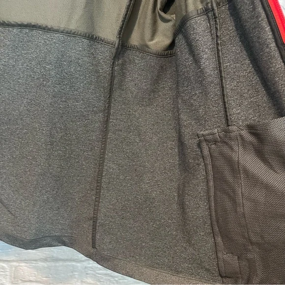 The North Face Women’s Medium Grey & Pink Sanctuary Wind Breaker Jacket - Picture 9 of 12